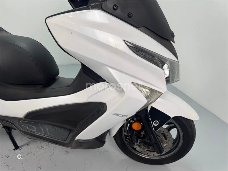 Kymco Grand Dink 300 – Vista 4