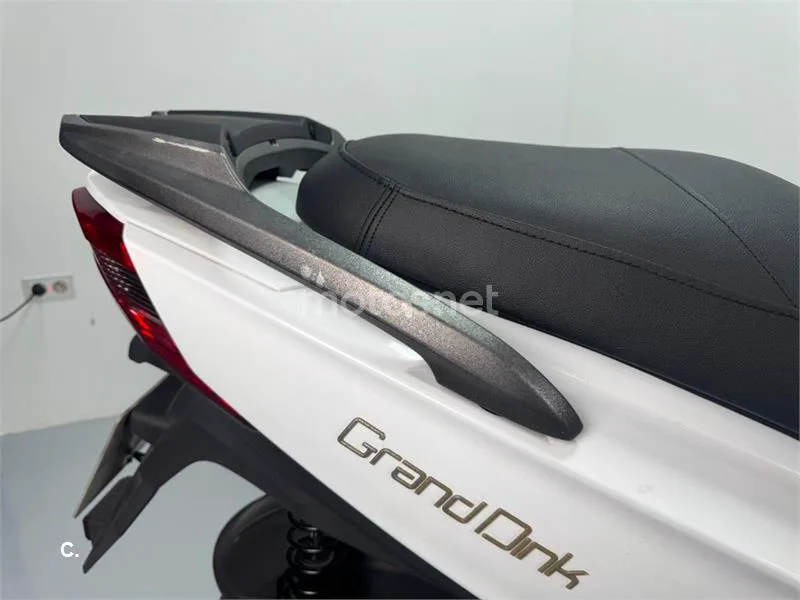Kymco Grand Dink 300 – Vista 7