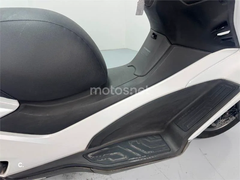 Kymco Grand Dink 300 – Vista 9