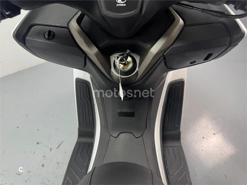 Kymco Grand Dink 300 – Vista 10