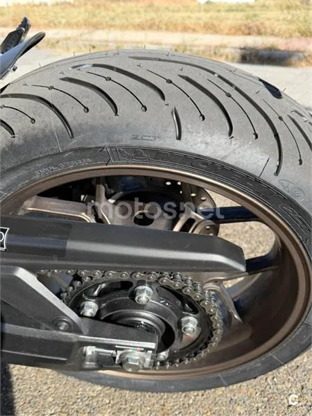 Honda CB650R - Vista 11