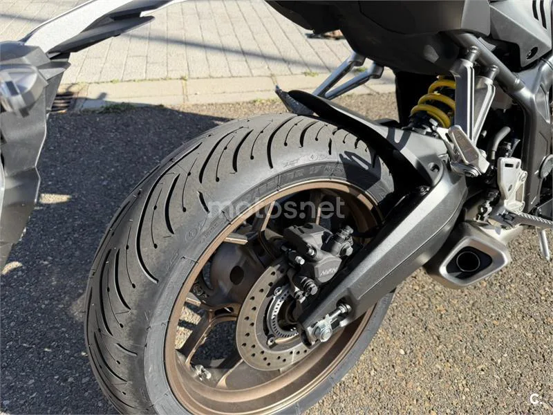 Honda CB650R - Vista 3