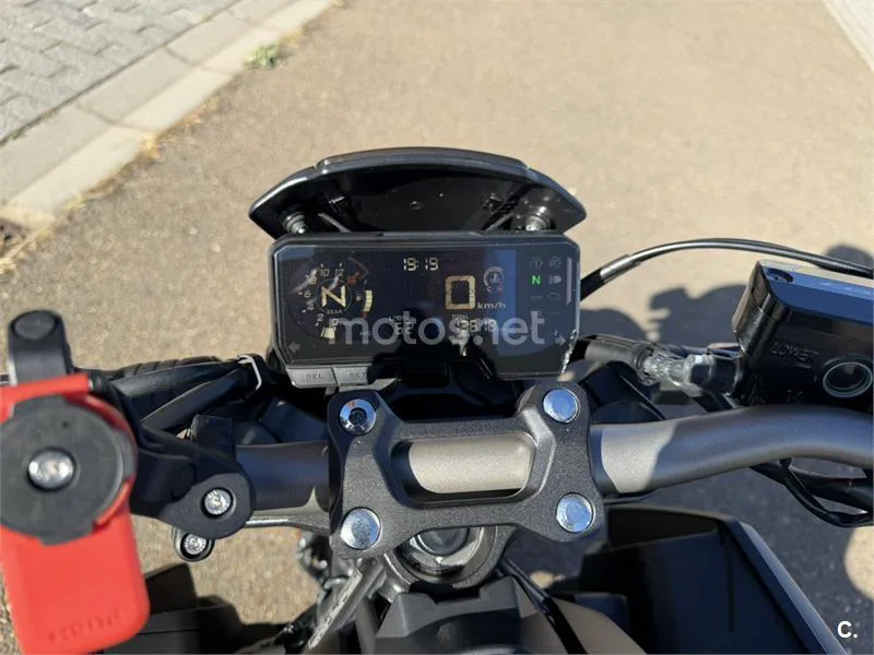 Honda CB650R - Vista 8
