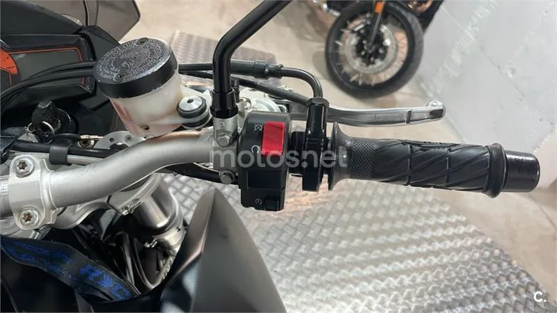 KTM 990 SM – Vista 12