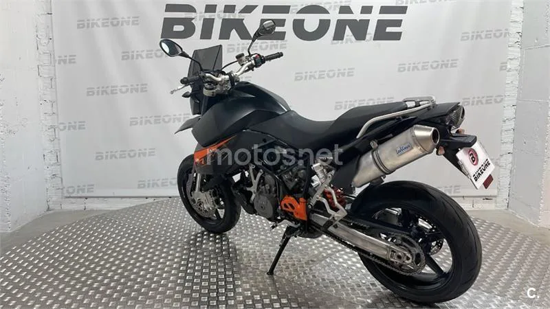 KTM 990 SM – Vista 8