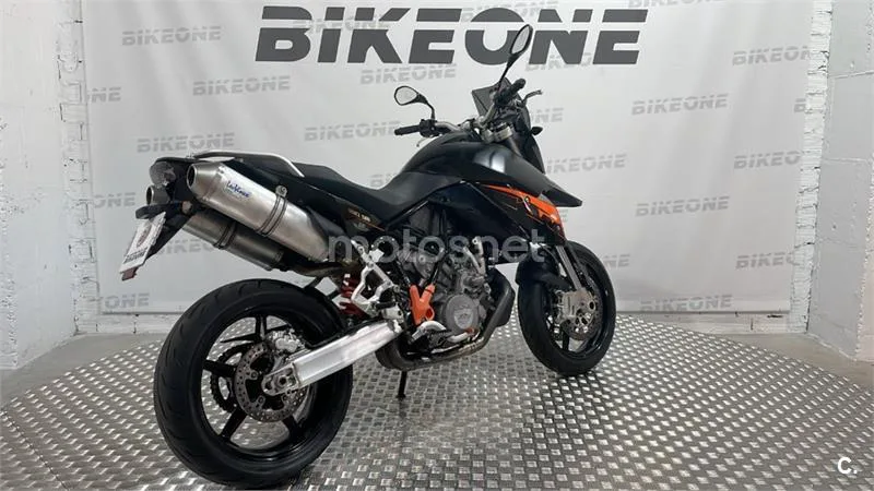 KTM 990 SM – Vista 9