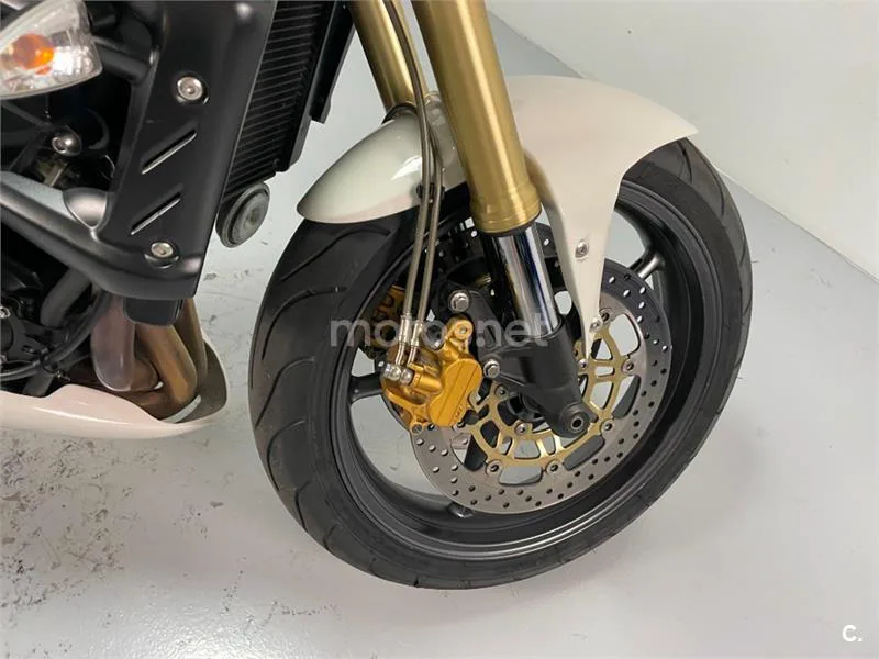 Triumph Street Triple - Vista 15