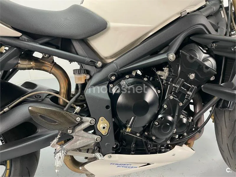 Triumph Street Triple - Vista 18