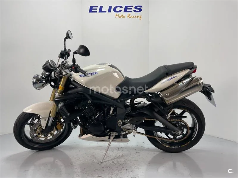Triumph Street Triple - Vista 3