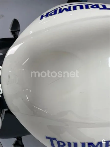 Triumph Street Triple - Vista 21