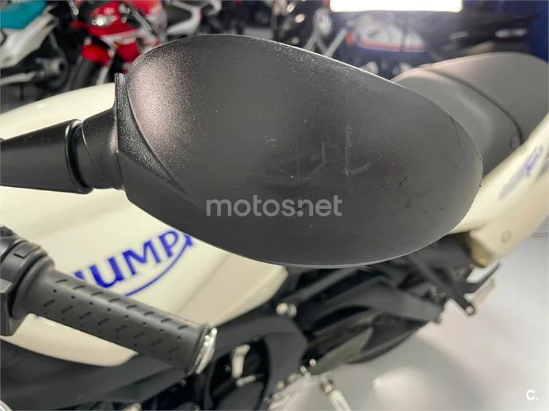 Triumph Street Triple - Vista 22