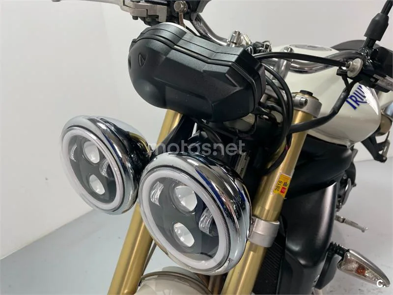Triumph Street Triple - Vista 7