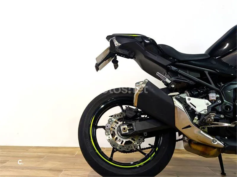 Kawasaki Z900 - Vista 3