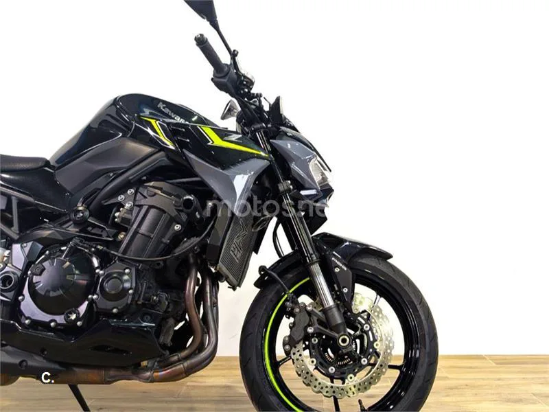 Kawasaki Z900 - Vista 4