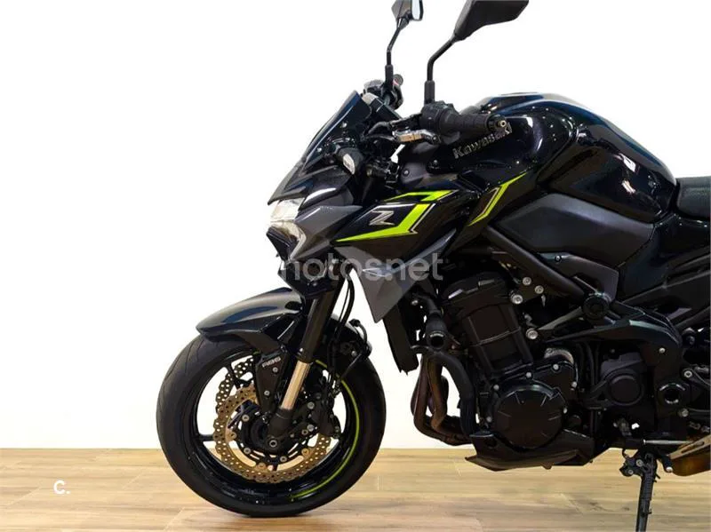 Kawasaki Z900 - Vista 8