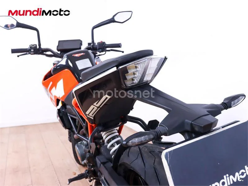 KTM 125 – Vista 9