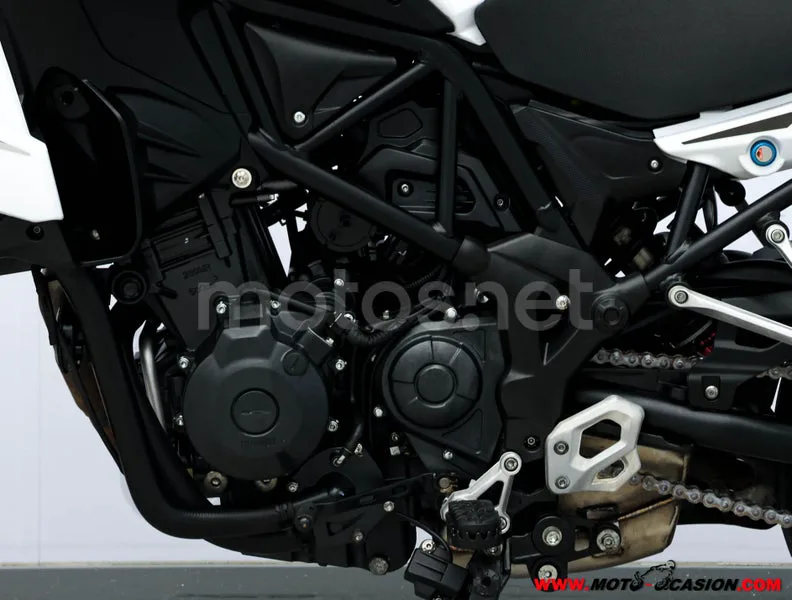 Benelli TRK 502 - Vista 9