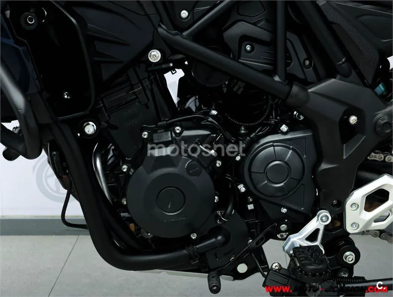Benelli TRK 502 - Vista 10