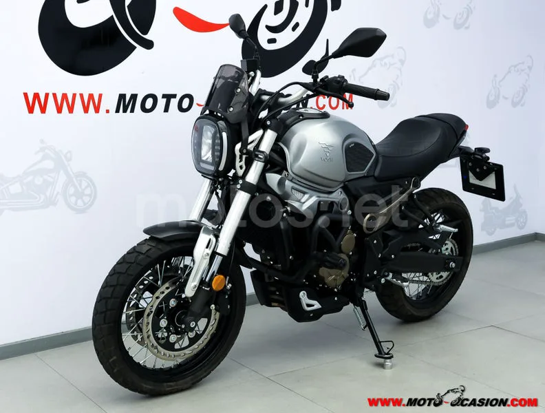 Voge 300 – Vista 8