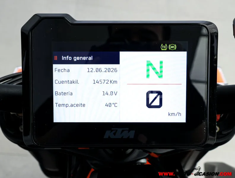 KTM 1290 Super Duke R – Vista 6