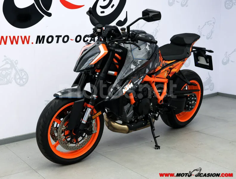 KTM 1290 Super Duke R – Vista 8