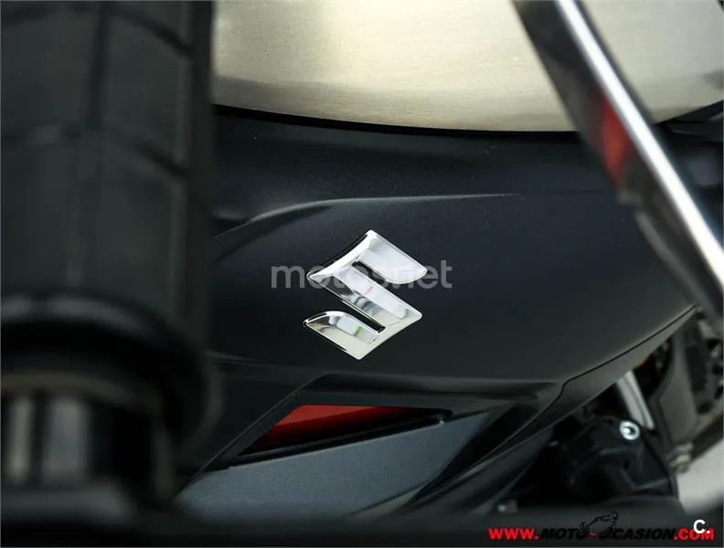 Suzuki V-Strom 1000 - Vista 9