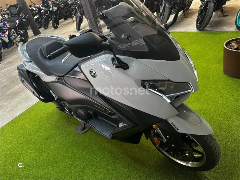 Yamaha TMAX - Vista 11