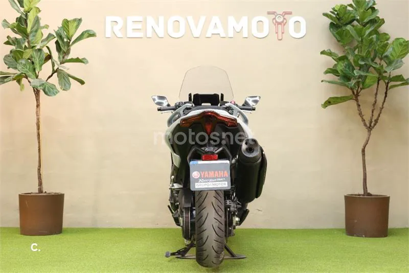 Yamaha TMAX - Vista 3