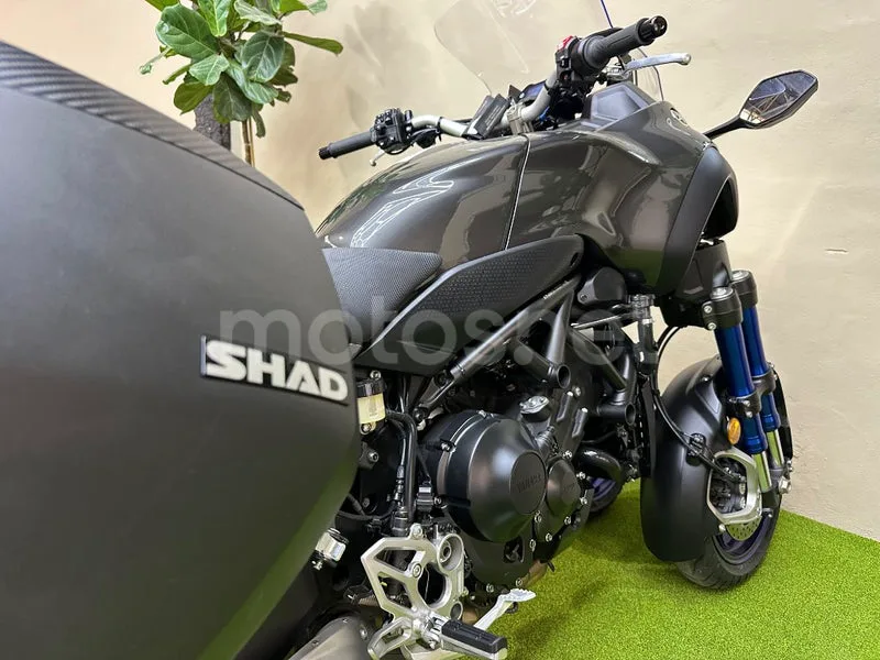 Yamaha Niken - Vista 11