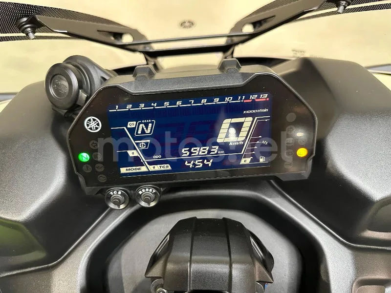 Yamaha Niken - Vista 8