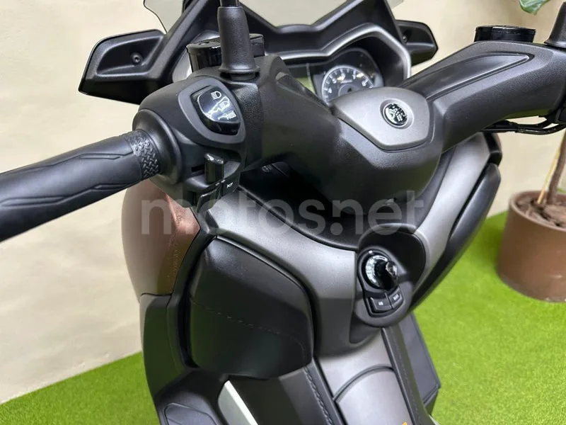 Yamaha XMAX 300 - Vista 11