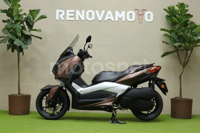 Yamaha XMAX 300 - Vista 4