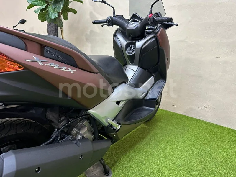 Yamaha XMAX 300 - Vista 9