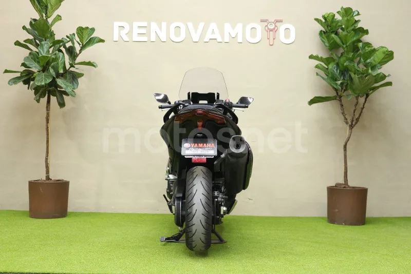 Yamaha TMAX - Vista 3