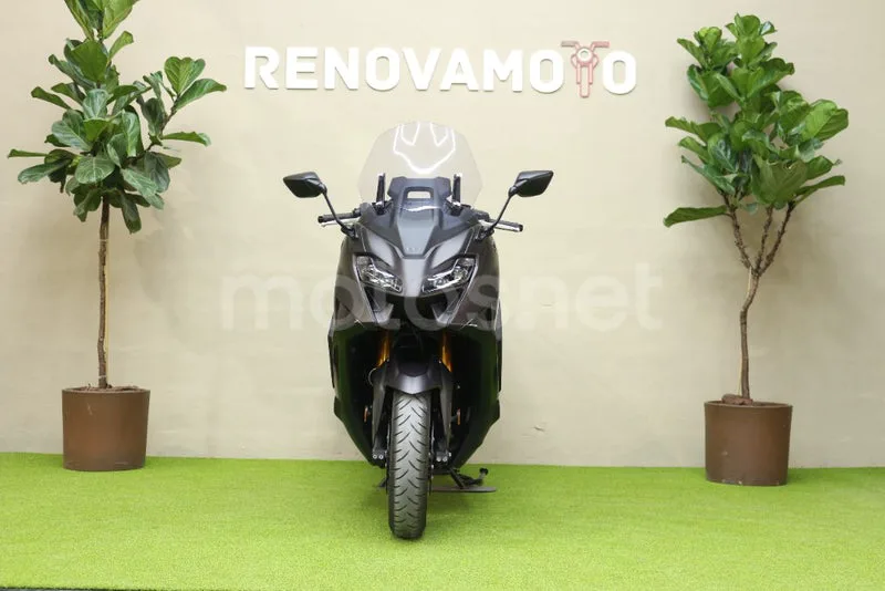 Yamaha TMAX - Vista 5