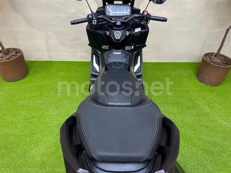 Yamaha TMAX - Vista 10
