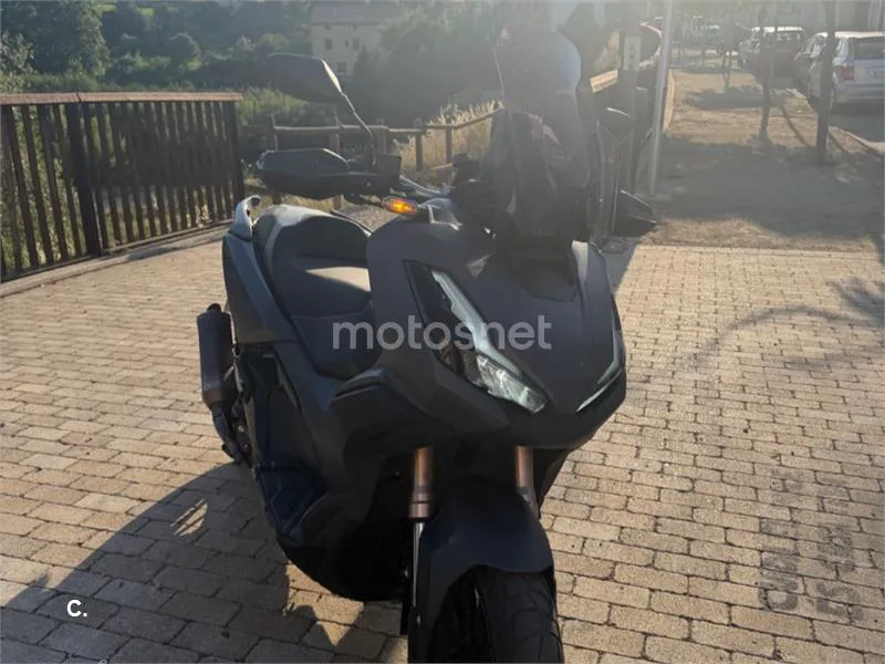 Honda ADV350 - Vista 3