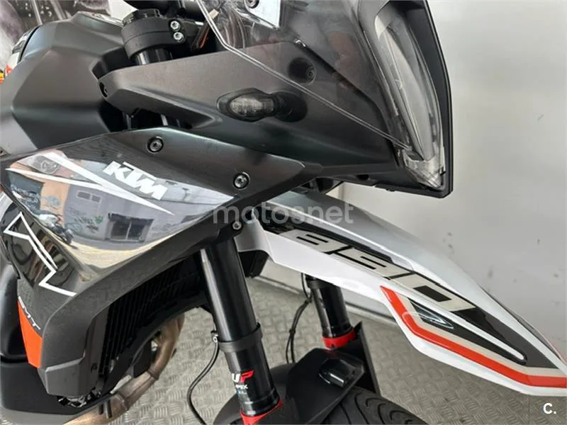 KTM 890 – Vista 13