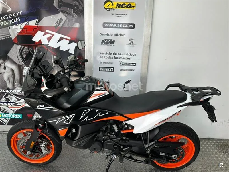 KTM 890 – Vista 17