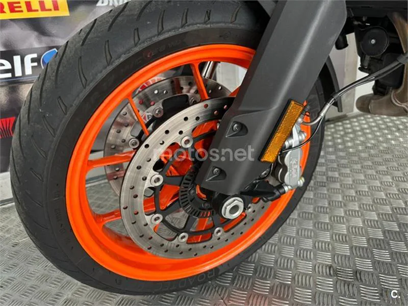 KTM 890 – Vista 22