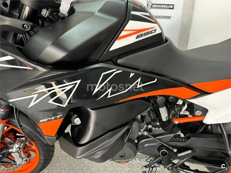 KTM 890 – Vista 24