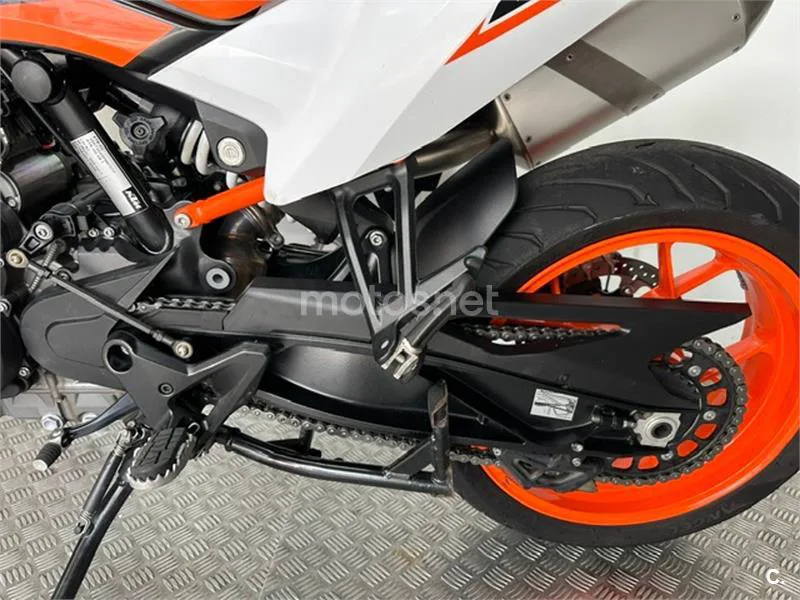 KTM 890 – Vista 25