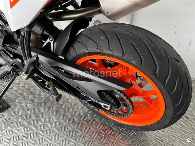 KTM 890 – Vista 26