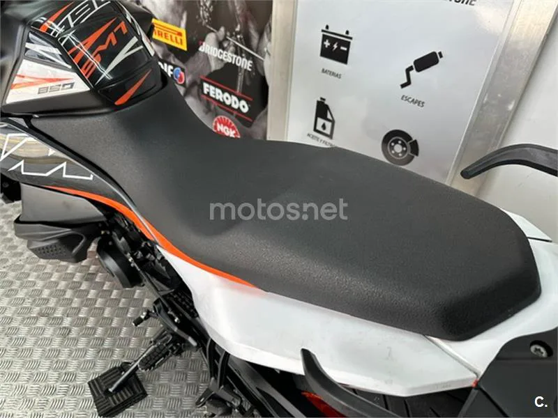 KTM 890 – Vista 28