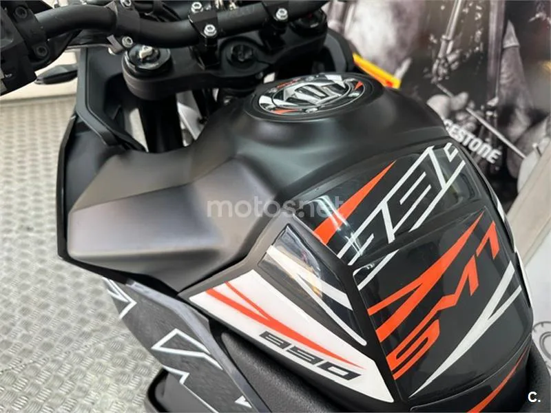KTM 890 – Vista 29
