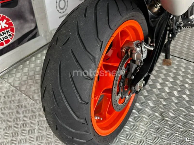 KTM 890 – Vista 5