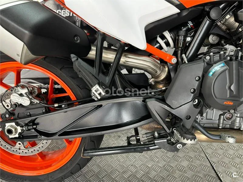KTM 890 – Vista 8
