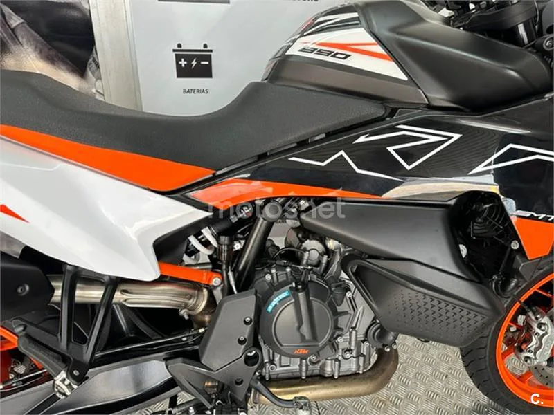 KTM 890 – Vista 9