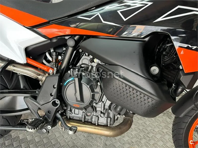 KTM 890 – Vista 10