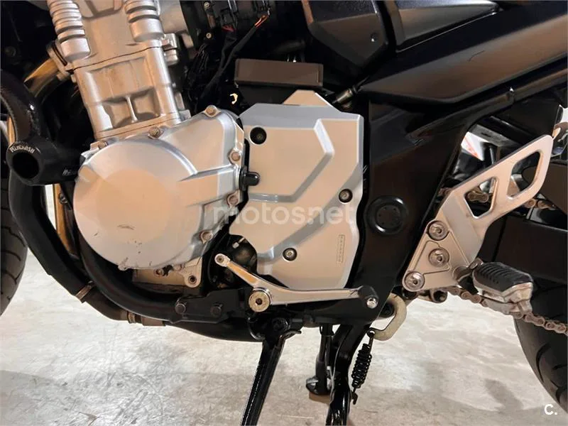 Suzuki Bandit 650S - Vista 70